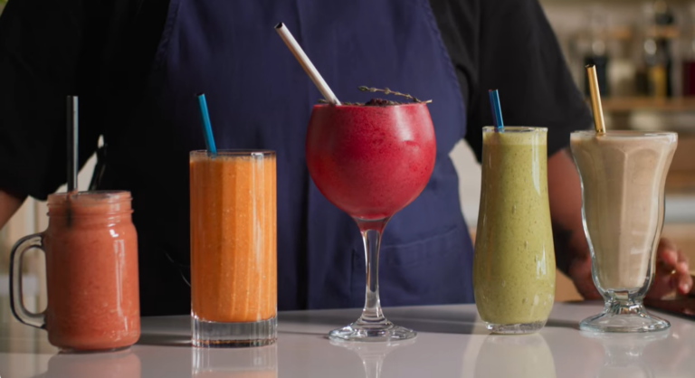 VIDEO | Cinci rețete de smoothie pentru un stil de viață sănătos