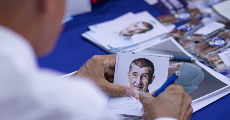 Alegeri în Cehia | Miliardarul Andrej Babiš revine în politică. Acuzațiile de corupție și conflicte de interese nu par să-i fi stânjenit campania