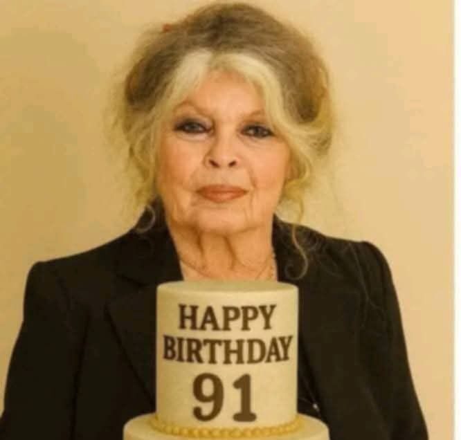 Brigitte Bardot se recuperează acasă după o intervenție chirurgicală
