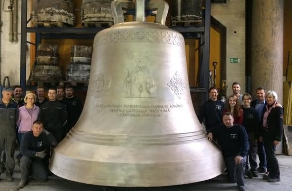 Clopotele Catedralei Naţionale şi cinci candelabre monumentale, livrate de două firme din Austria