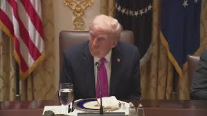 Trump anunţă că un „submarin care transporta droguri” a fost ţinta unui atac american în Caraibe