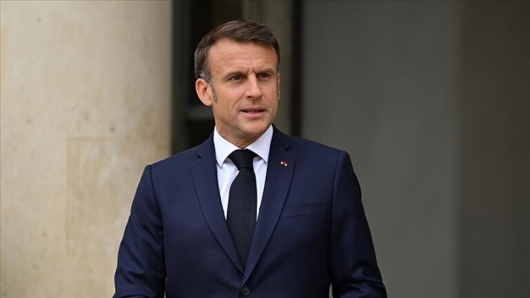 Macron va organiza o conferinţă telefonică cu liderii UE pe tema interzicerii reţelelor sociale pentru minori