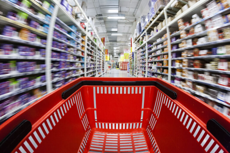 Florin Barbu avertizează că a scăzut cu aproape 30% consumul de alimente. Unităţile de procesare merg pe pierdere