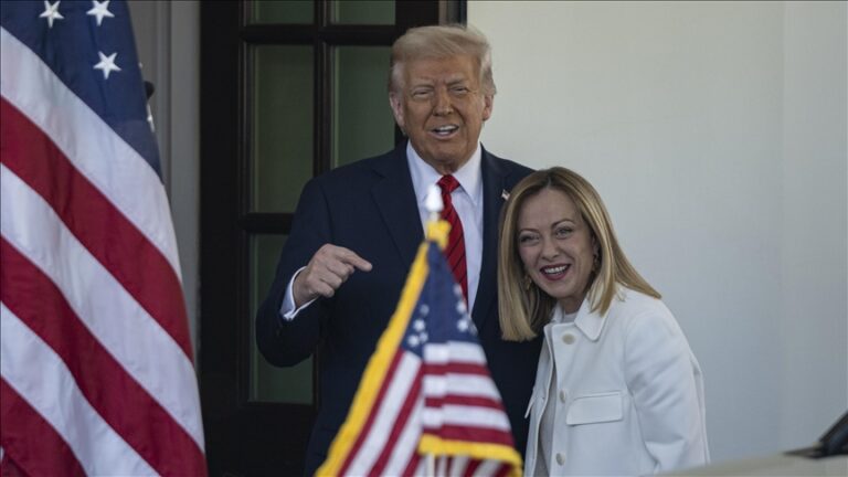 VIDEO | Donald Trump, atras de nurii Giorgiei Meloni