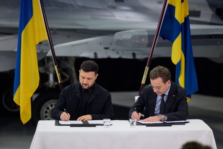 Zelenski şi premierul Suediei au semnat o scrisoare de intenţie privind cumpărarea a până la 150 de avioane Gripen de ultimă generaţie