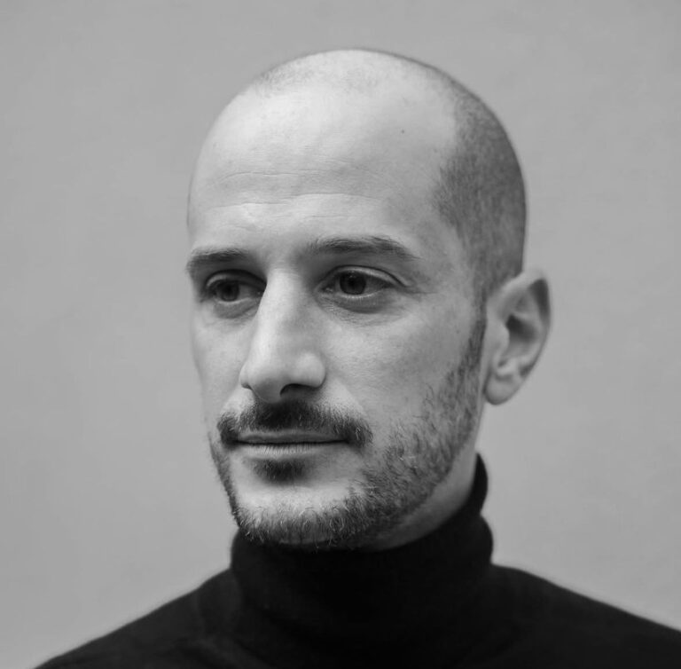 Fotojurnalistul francez Antoni Lallican, ucis într-un atac cu drone în Donbas / Mesajul preşedintelui Macron