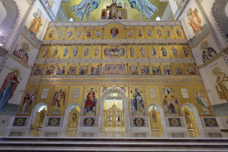 Credincioșii se pot închina în Sfântul Altar al Catedralei Naționale până pe 5 noiembrie