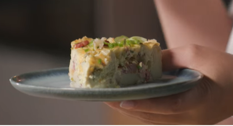 VIDEO | Quiche cu cartofi, brânză și legume. Rețeta