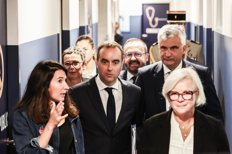 Franța în criză, Orientul Mijlociu pe muchie