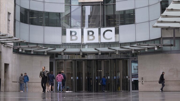 Donald Trump cere BBC daune de un miliard de dolari, după prezentarea unui documentar trunchiat depre președintele SUA