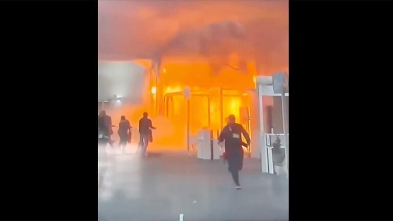 VIDEO | Un incendiu a izbucnit în locul în care se desfăşoară COP30, la Belem, în Brazilia. Evacuări şi panică