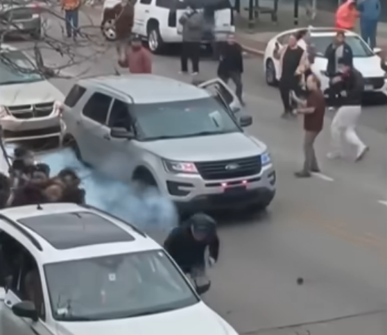 VIDEO | Focuri de armă au fost trase asupra agenţilor serviciului de imigrare în Chicago