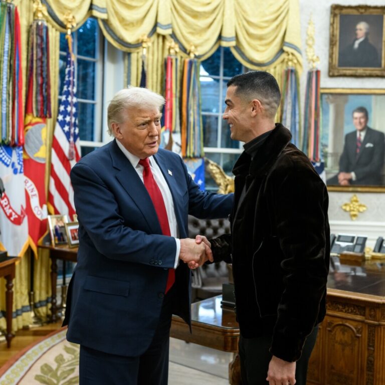 FOTO/VIDEO | Ce cadou rezervat doar oaspeţilor importanţi a primit Cristiano Ronaldo de la Donald Trump