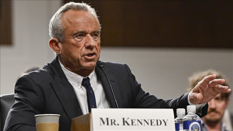 Susţinătorii secretarului american al Sănătăţii, Robert F. Kennedy Jr, se opun autorizării recente, de către administraţia Trump, a unor noi pesticide