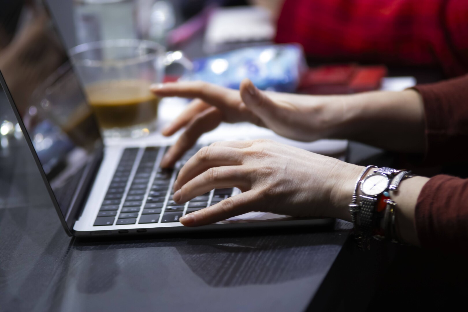 Apel la tineri ziariști! Rațiu Forum deschide înscrierile pentru ediția 2026 a Programului de mentorat pentru jurnaliști