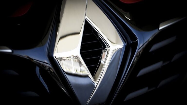 Renault renunță la serviciile de car-sharing și revizuiește planurile cu privire la infrastructura de încărcare