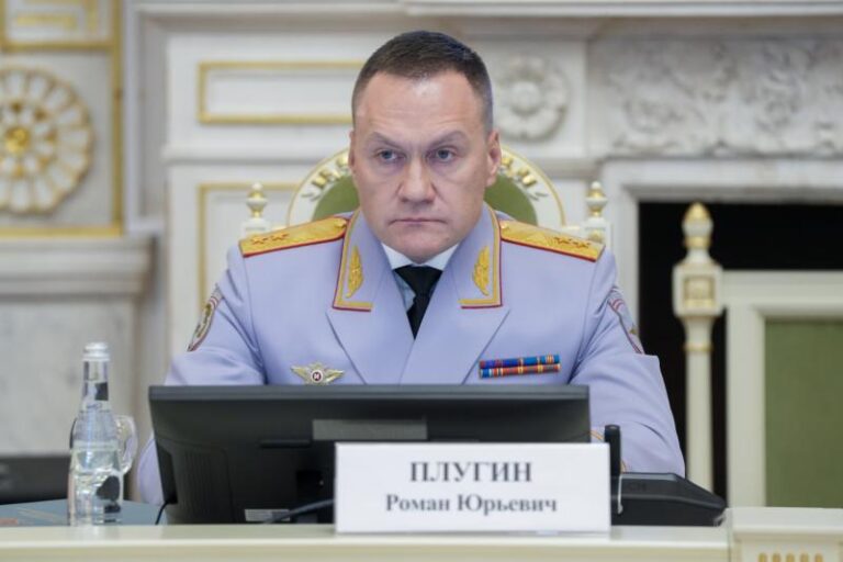 Epoca Putin. Polițistul-șef care-i „strivește” pe tinerii artiști stradali are proprietăți de 6,2 milioane de dolari