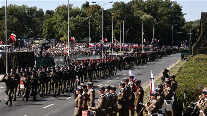 Soldati polonezi paradă