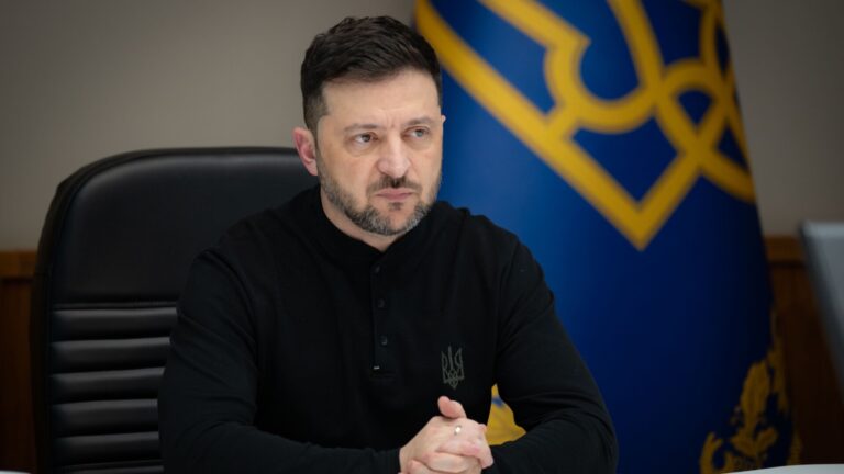 Zelenski le cere parlamentarilor să adopte legislația necesară pentru a evita criza de finanţare