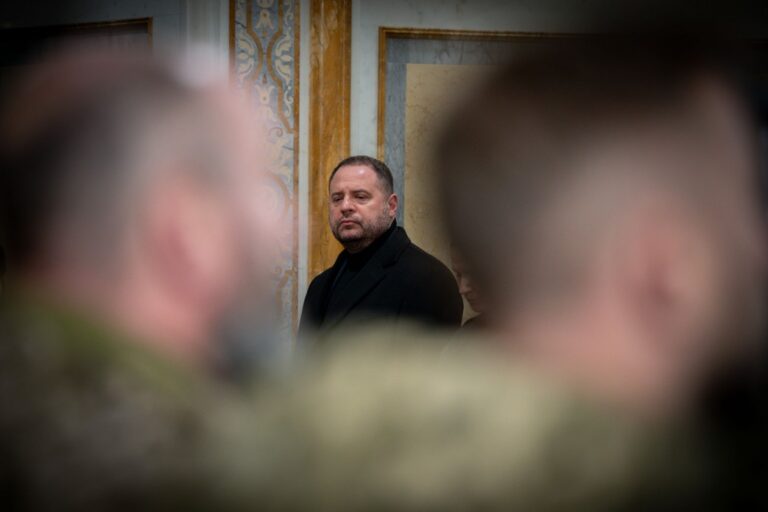 Cutremur politic la Kiev. Percheziții în cel mai mare scandal de corupție, la cel mai apropiat consilier al președintelui / Mesajul Comisiei Europene