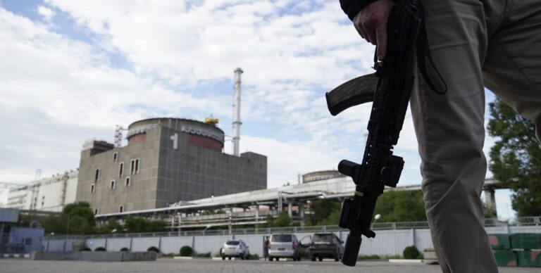 Unul dintre cele mai sensibile puncte din negocieri. Ce se va alege de centrala nucleară de la Zaporojie ?