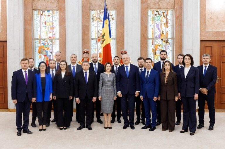 Noul guvern al Republicii Moldova, condus de prim-ministrul Alexandru Munteanu, a depus jurământul