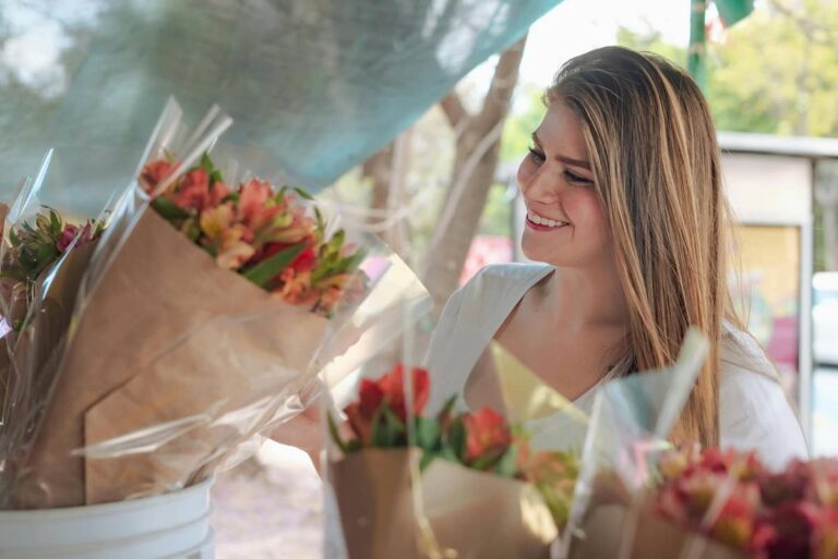 Idei de surprize florale creative care îți vor încânta mama