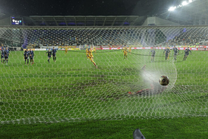 Federaţia Română de Fotbal explică problemele de la intonarea imnului, la meciul România – San Marino: „Defecţiune tehnică din cauza ploii abundente”