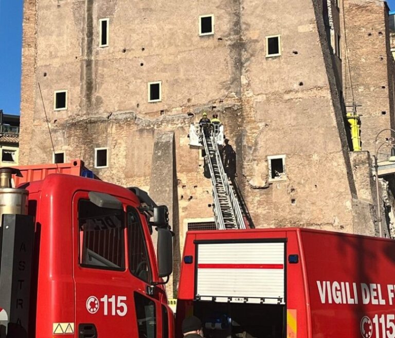 A murit muncitorul român prins sub dărâmăturile turnului medieval Torre dei Conti din Roma