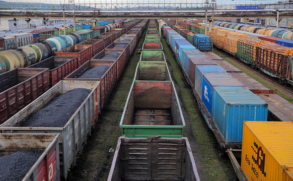 Industria Rusiei, în „prăbușire frontală”. Scăderea transportului de marfă trădează profunzimile crizei
