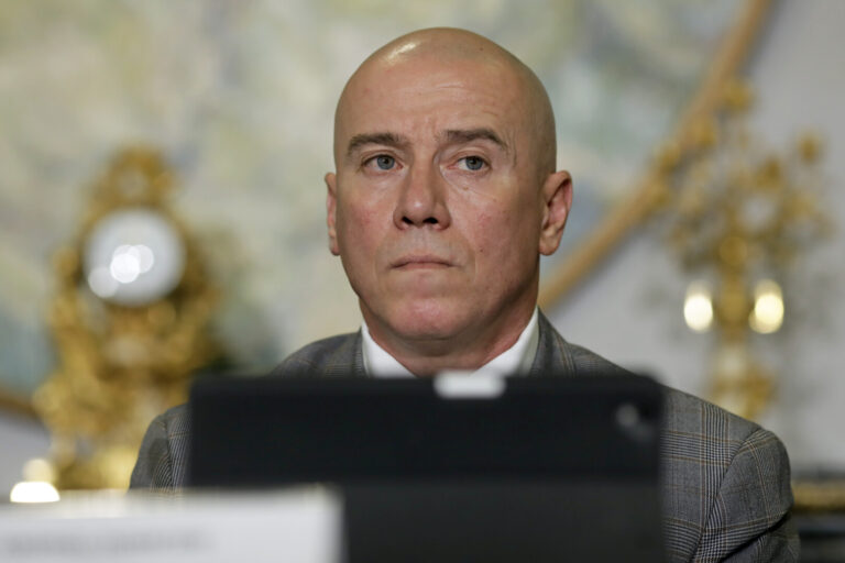 Ministrul Culturii, la deschiderea Gaudeamus: Creşterea TVA la carte este pe lista mea de priorităţi, la fel şi starea bibliotecilor