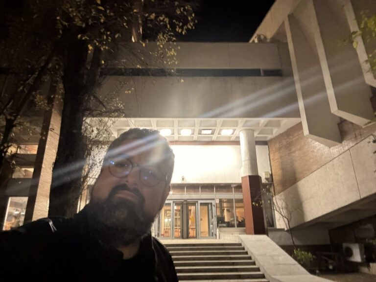 Profesorul Bogdan Oprea: Nu văd decât un viitor sumbru care, din păcate, va fi prea târziu de întors în decursul vieţilor noastre. Şi vom sfârşi cu toţii într-un regim hibrid din care nu vom mai putea să ieşim!