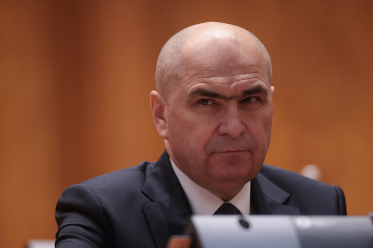 Bolojan, despre situația carburanților: Refuz să vând soluţii populiste care să creeze aparenţa unui ajutor