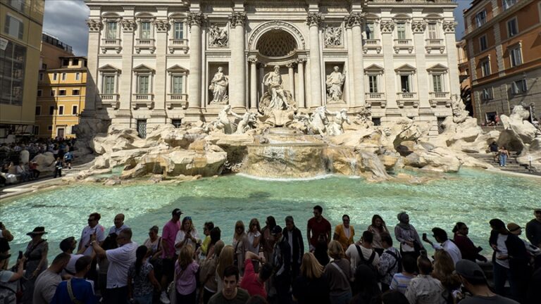 Accesul la Fontana di Trevi se va face contra cost din luna februarie, a anunțat primarul Romei