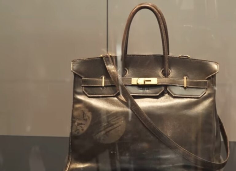 VIDEO | O geantă Birkin care i-a aparținut lui Jane Birkin, vândută pentru 2,5 milioane euro