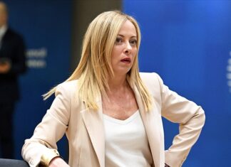 Giorgia Meloni aprobă normele ce reglementează Inteligența Artificială și ironizează imaginile în care apare dezbrăcată