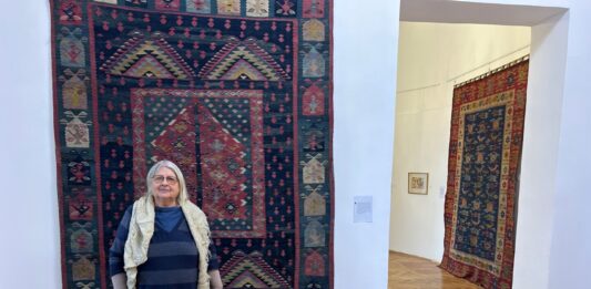 Oltenian late 18th century rug measuring 265 cm x 200 cm, restored by Aurelia Pomponiu