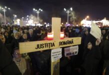 Justiția face, președintele tace, statul de drept se desface. Criza politică evoluează într-una democratică