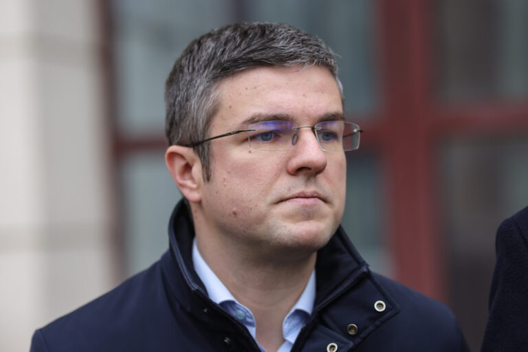 Ministrul Economiei: Cred că atât online cât şi offline trebuie să asigurăm mai bine restricţia accesului minorilor la tot felul de produse
