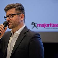 Un specialist român în marketing politic a preluat controlul asupra site-ului francez Atlantico