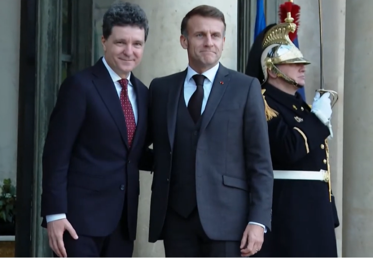 Nicușor Dan, primit de Emmanuel Macron la Palatul Elysee
