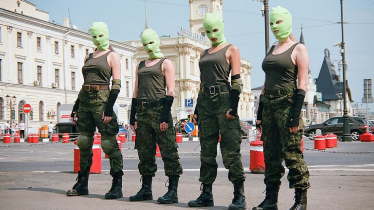 Formația punk ‘Pussy Riot’, desemnată în instanță drept organizație extremistă pentru mesajul său anti-Kremlin