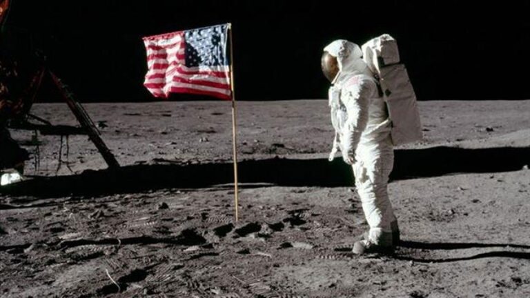 Donald Trump cere revenirea astronauţilor americani pe Lună până în 2028, printr-un ordin amplu de politică spaţială
