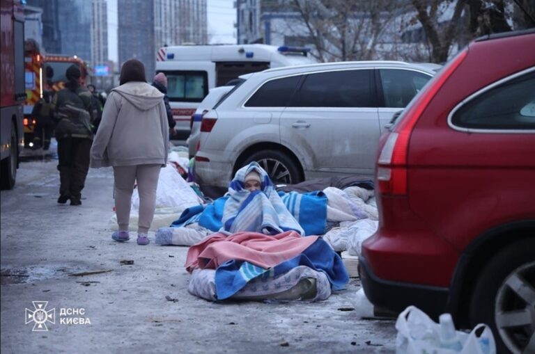 FOTO | Kievul, puternic bombardat de ruși înaintea întâlnirii Zelenski-Trump / Bilanțul victimelor
