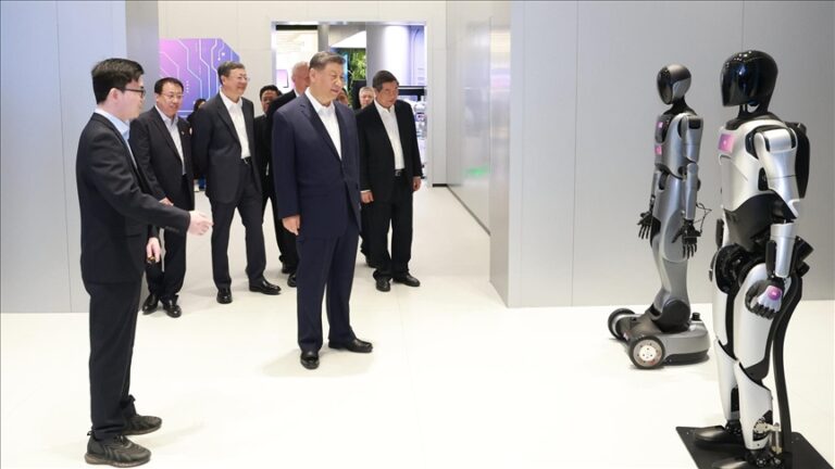 AFP: Inteligența artificială chineză la cost redus își face loc pe piață în pofida tensiunilor geopolitice