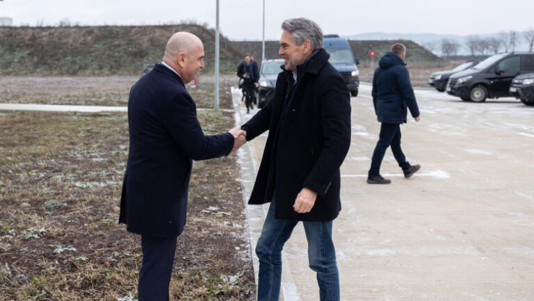 Ilie Bolojan s-a întâlnit la Baza Aeriană de la Câmpia Turzii cu premierul Țărilor de Jos