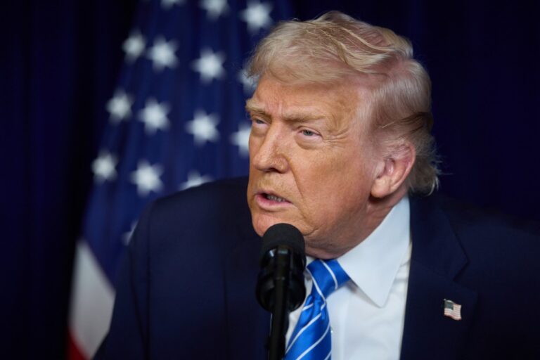 Donald Trump anunţă că vrea noi lideri în Iran: Ayatollahul „este un om bolnav” care ar trebui „să înceteze să mai omoare oameni”