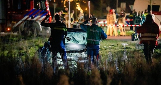 Cel puţin nouă răniţi, inclusiv trei grav, în nordul Olandei, după ce o maşină a intrat într-un grup de persoane