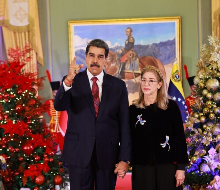 CNN: Maduro şi soţia sa au fost scoşi cu forţa din dormitorul lor în timpul capturării. Ei ar urma să fie duşi la New York