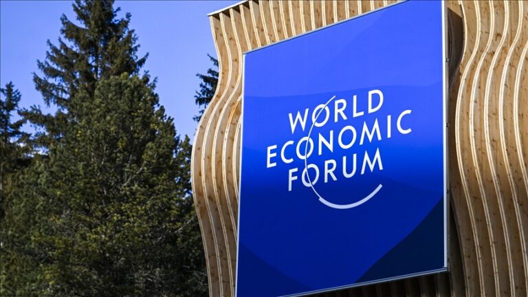 Donald Trump va veni la Forumul de la Davos cu o mare delegație